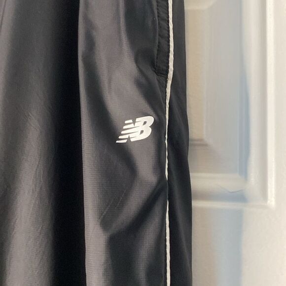 New Balance Essentials Lightweight Track Pants Size XL - Picture 2 of 11